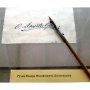 Plume, porte-plume et signature : sacralisés.